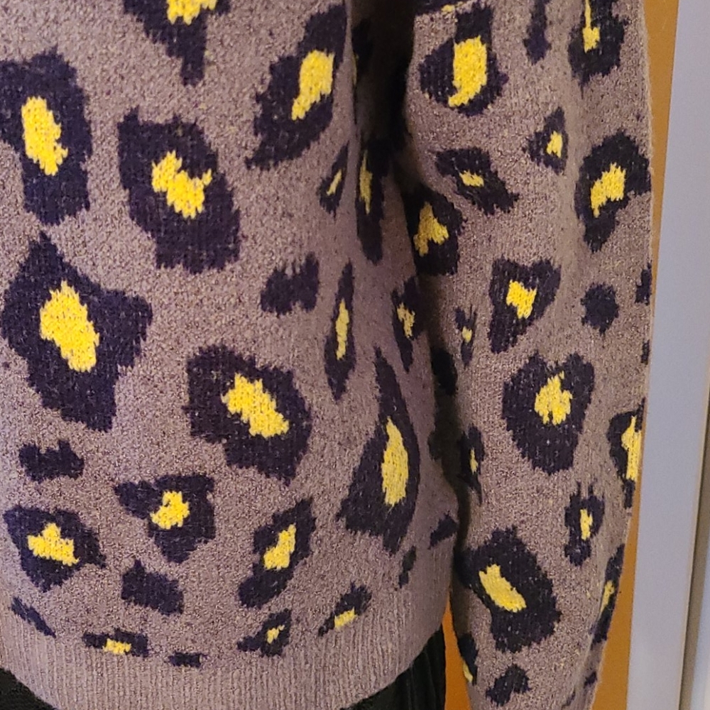 THML Sweater - Picture 6 of 16